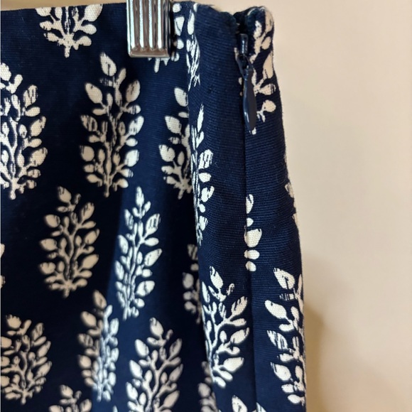 Talbots Navy and White Floral Pencil Skirt - Picture 7 of 8